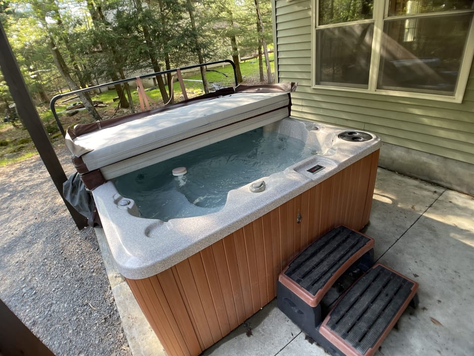 6-8 person Hot Tub
