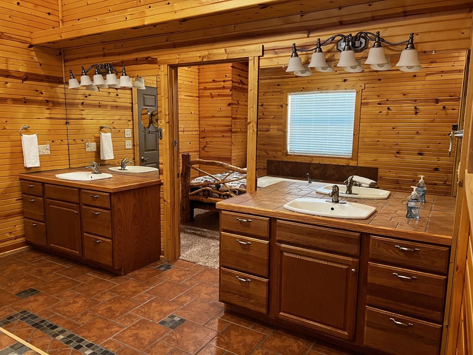 Double vanities and bathroom access for bedroom 2