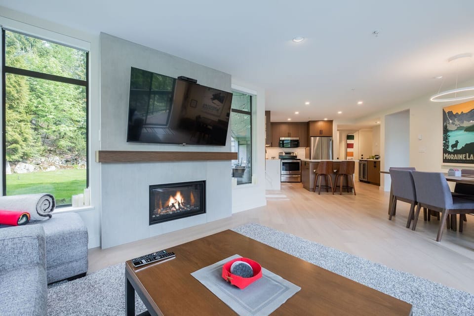 Living area: Smart TV