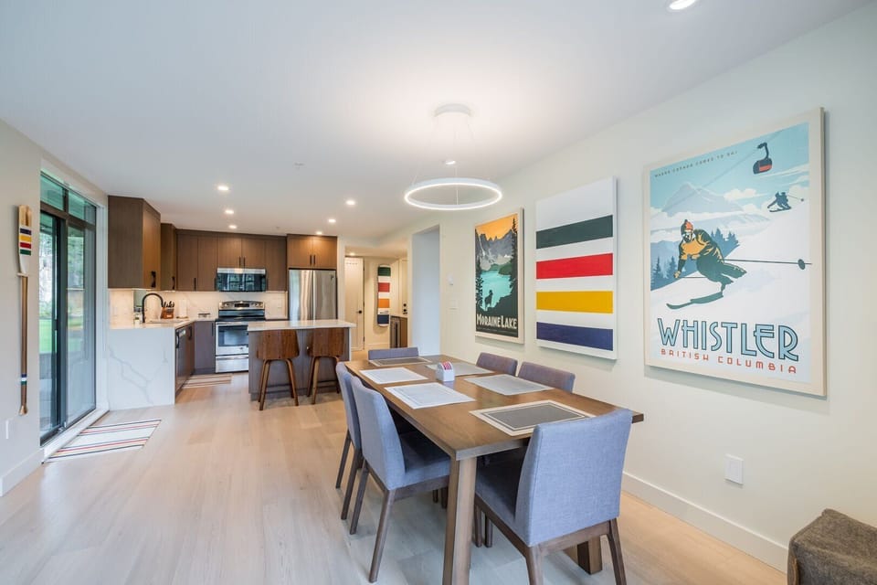 Dining area: Seats six people