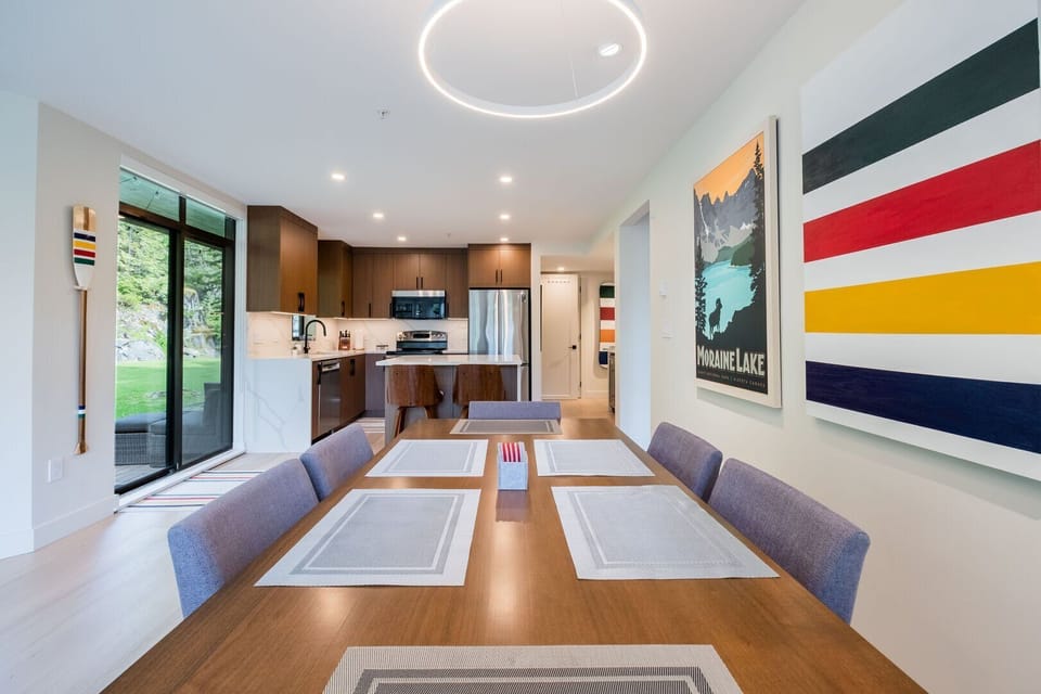 Dining area: Seats six people