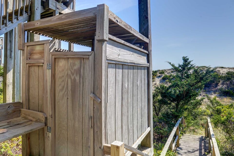 Outdoor shower includes changing room