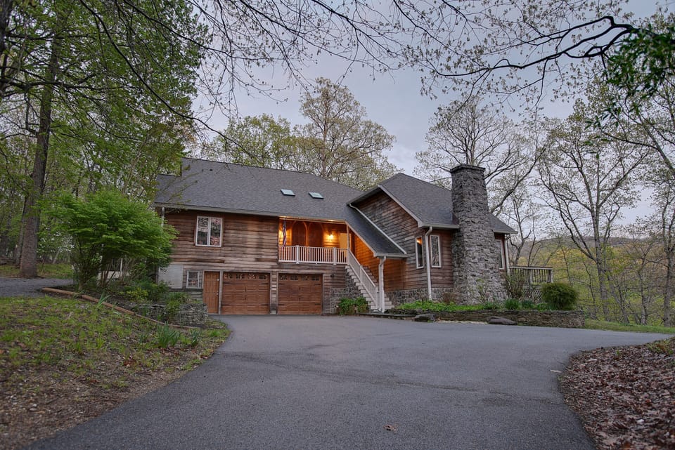 Welcome to Happy Harbor- A spacious getaway in paradise!