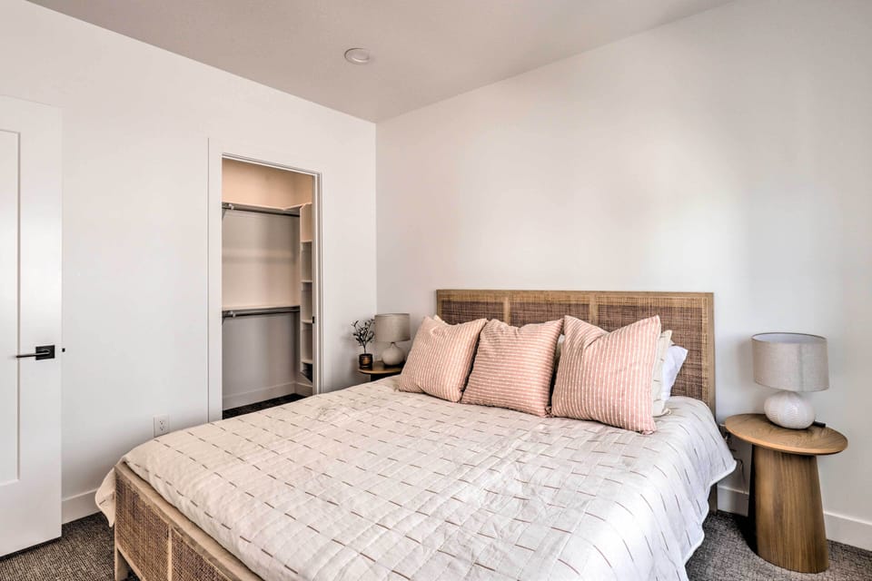 Bedroom 2 | Pack 'n Play Available