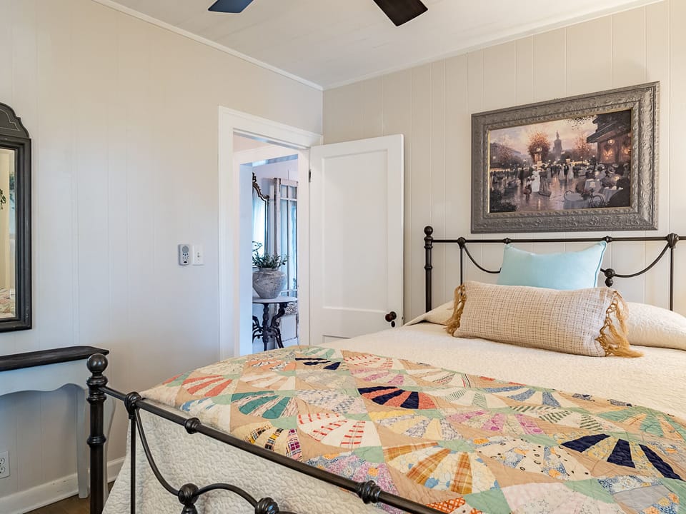 Guest bedroom, another look