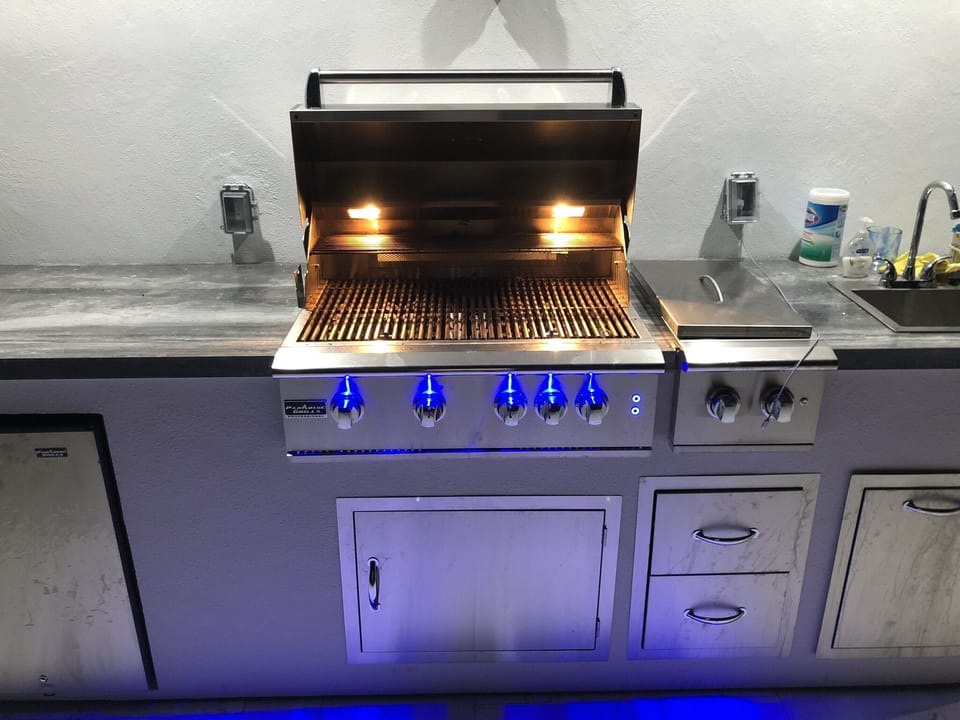 Outdoor grill