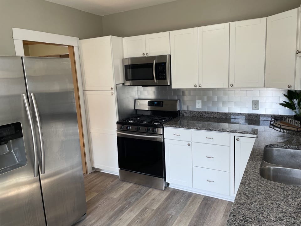 Nice kitchen with all the appliances for a comfortable stay! 