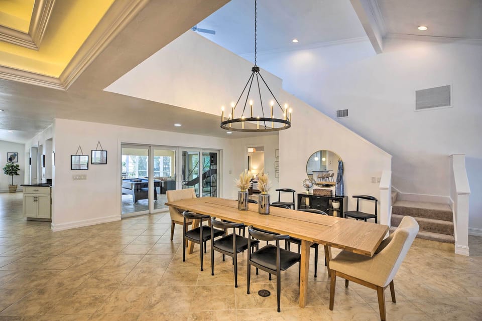 Dining Room | 8-Person Dining Table