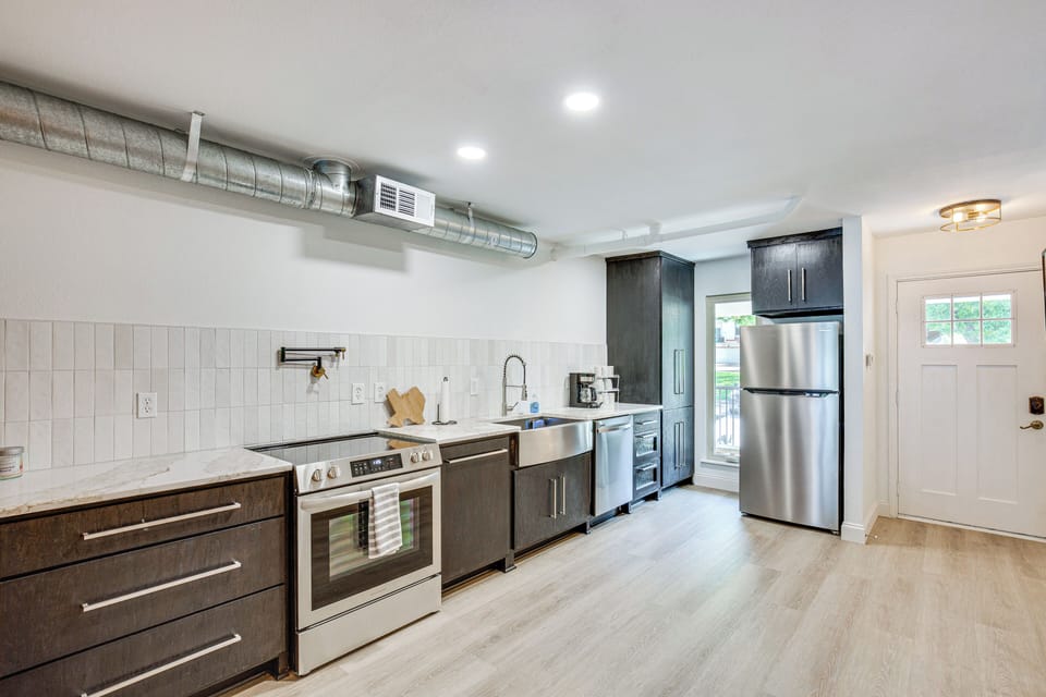 Kitchen | Pots & Pans | Blender | Cooking Utensils