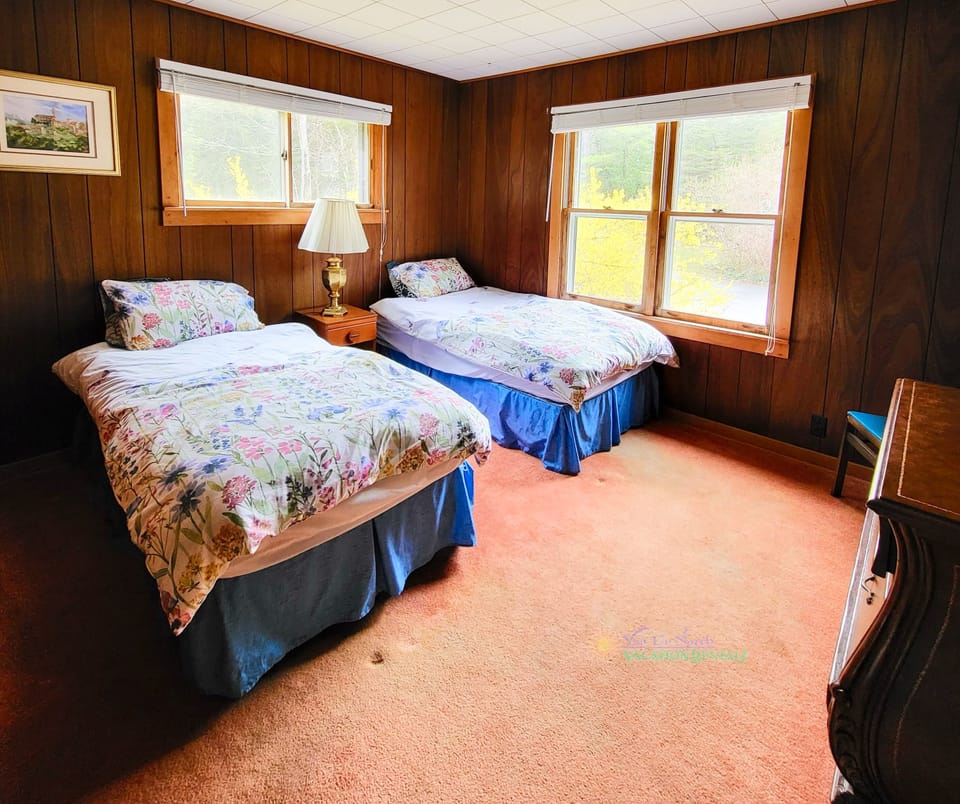 Second bedroom with 2 twins. - Second bedroom with 2 twins.