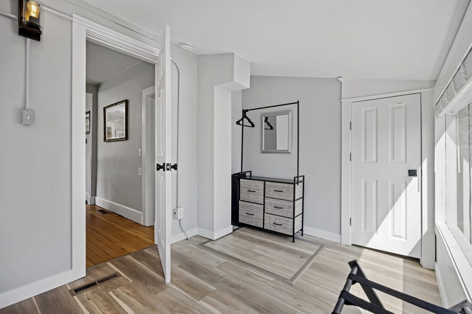 Bedroom 3 | Queen Bed