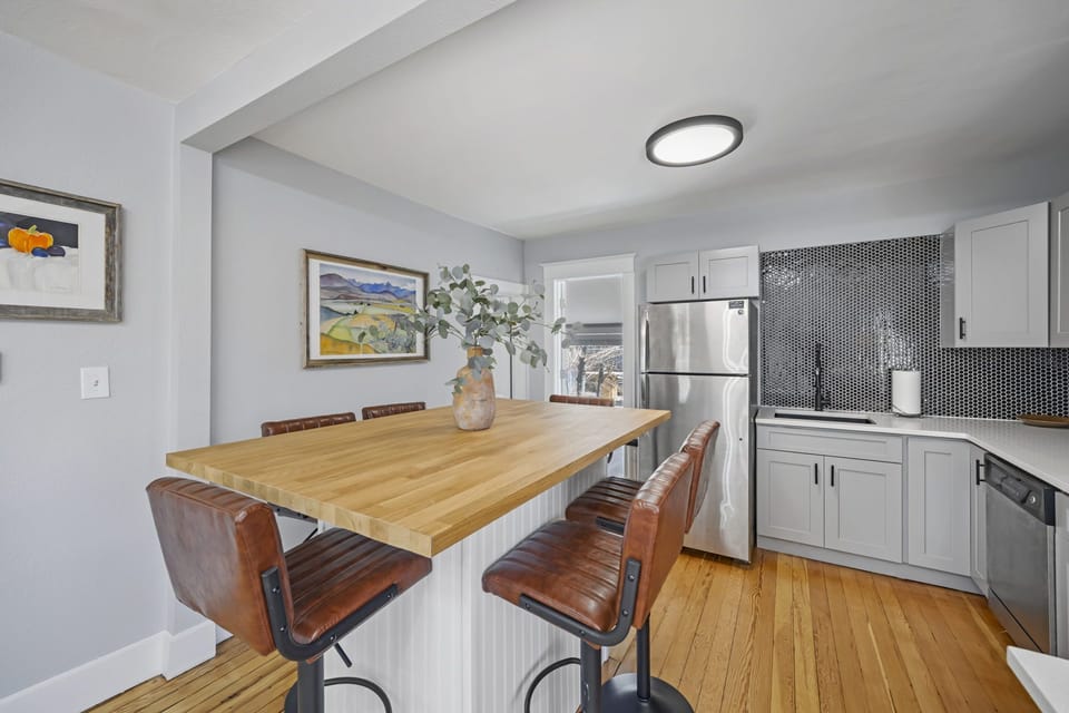 Kitchen Island | Bar Seating for 6