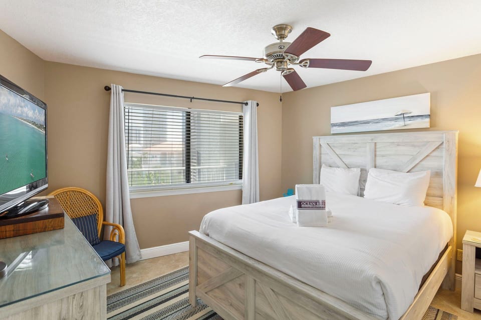 22-Mainsail-236-Guest-Bed