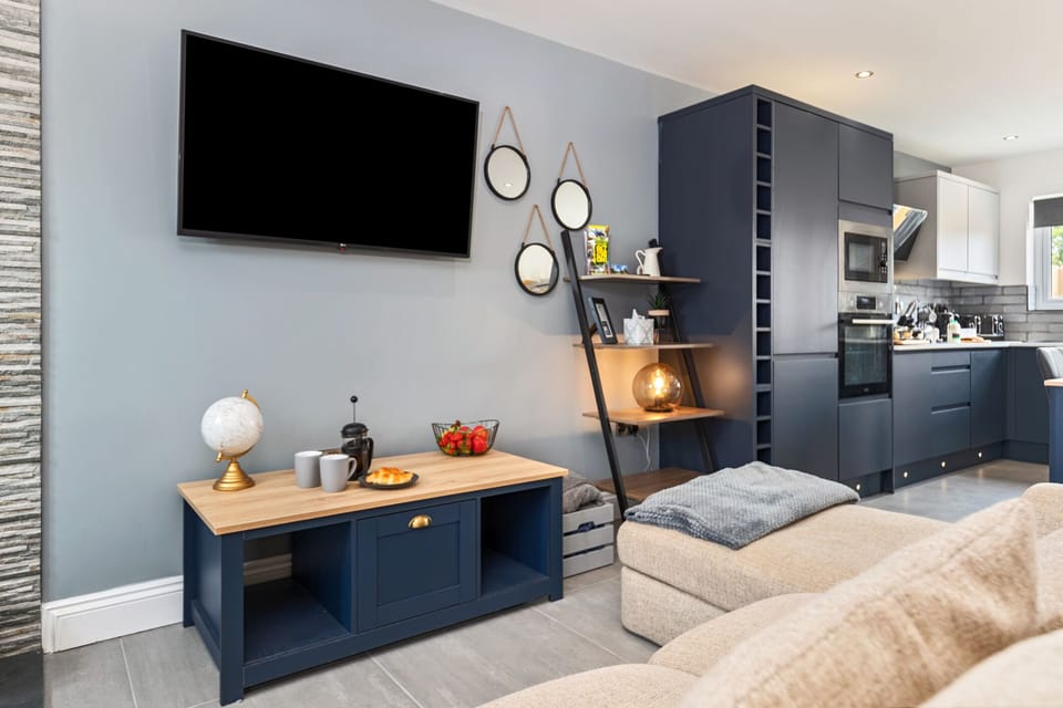 Kitchen and lounge