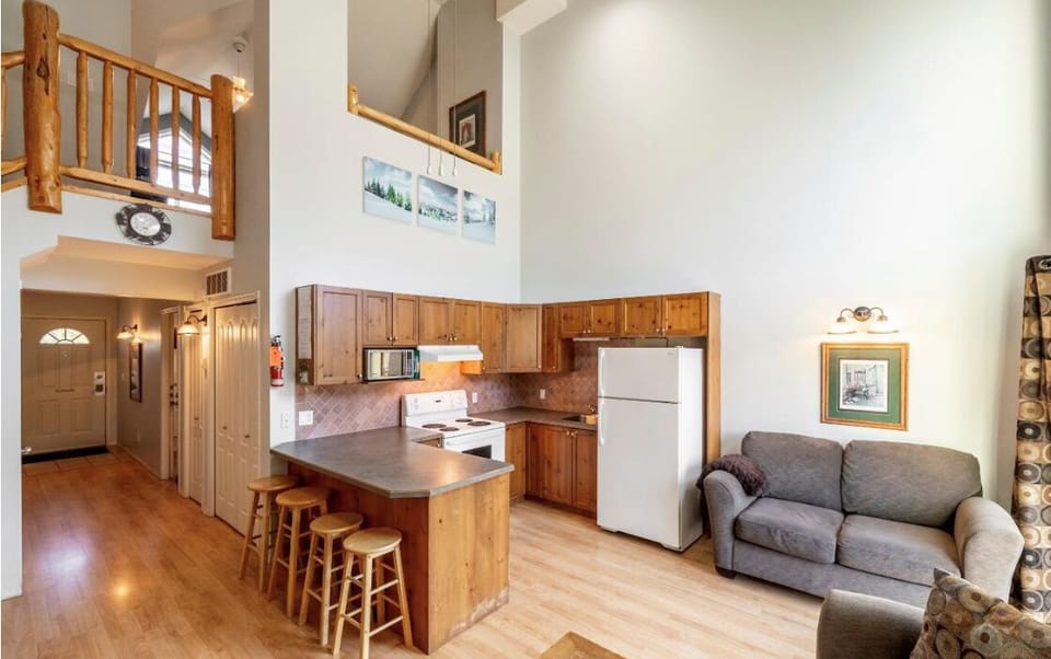 Fernie Riverside 3 Bedroom Condo - Mountain View Apartment in Fernie