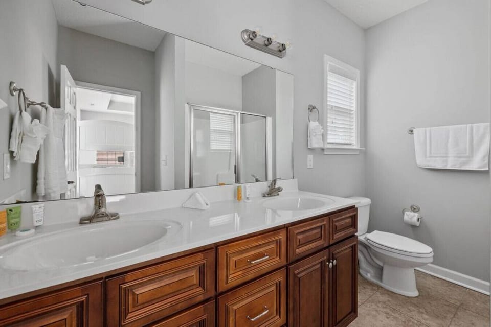 Full Bathroom 1 | En-suite