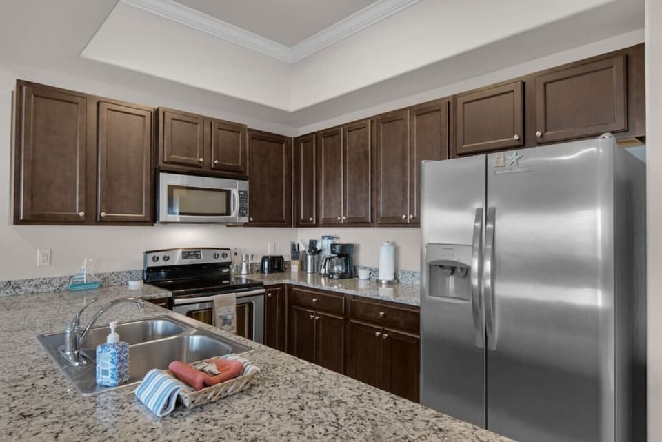 Fully Equipped Kitchen with Stainless Steel Appliances