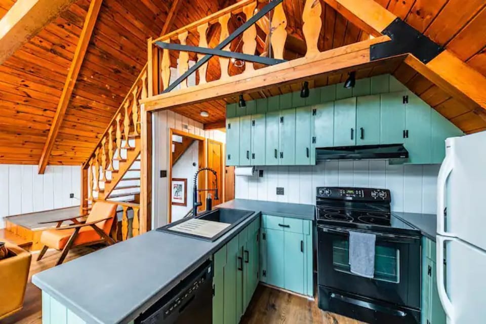 It’s no professional kitchen, but guests love to cook while entertaining. 