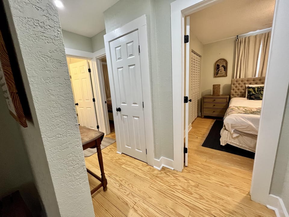 Large King size Bedroom with shared adjacent bathroom
