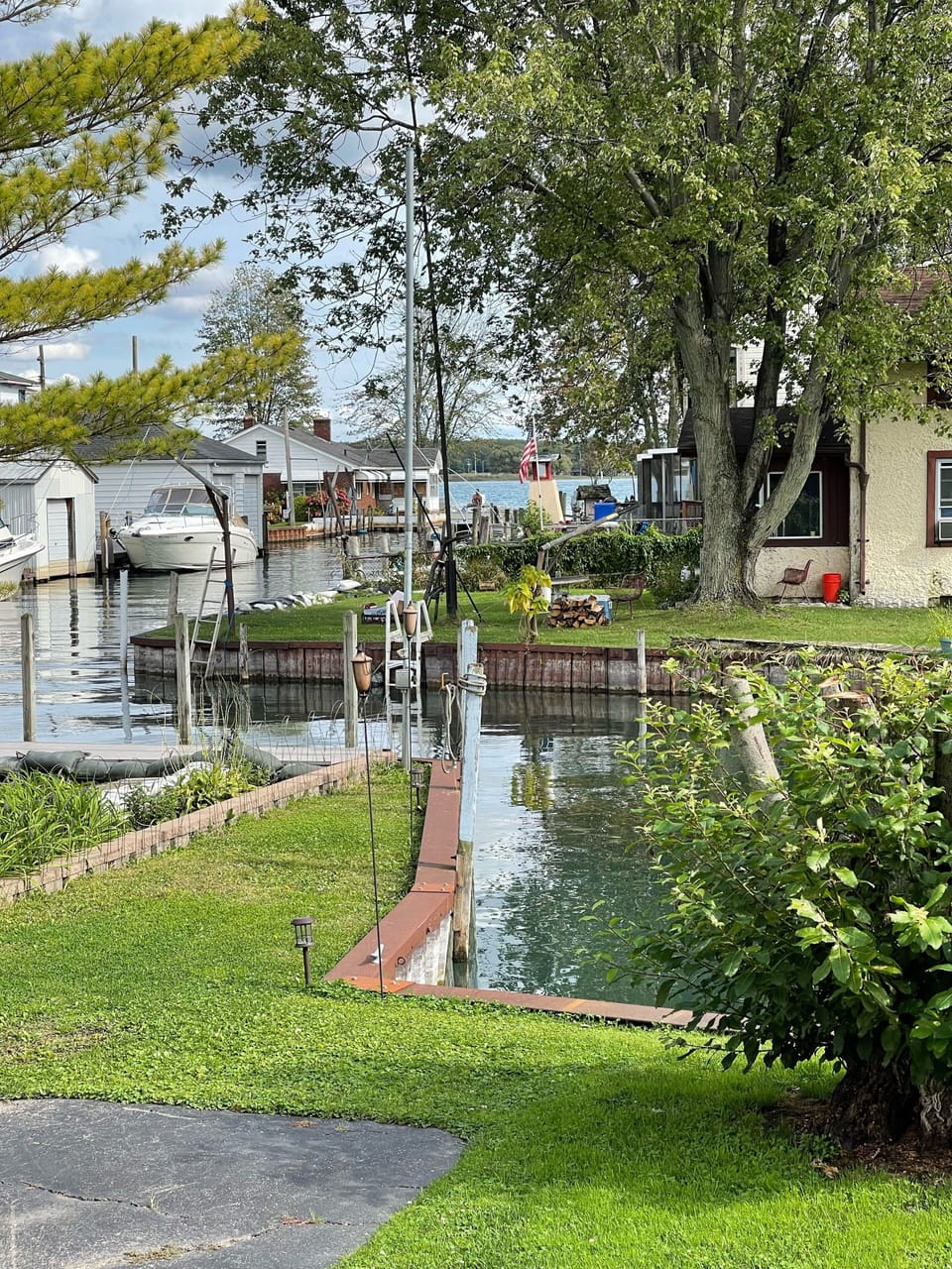 Floating dock access to dock your boat.