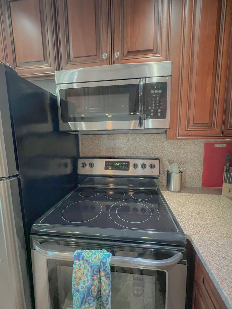 stove/microwave and cabinets