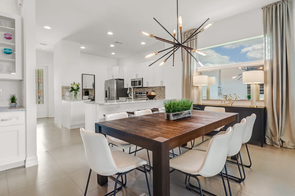 Dining table design to accommodate large groups