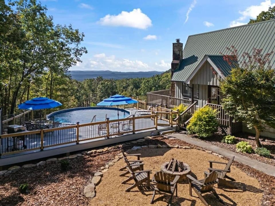 Bella Vista, a charming A-frame exterior nestled on Lookout Mountain, offering peaceful surroundings and scenic views all around.