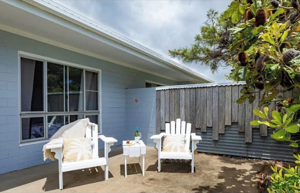 cap cod chairs out the front to relax and listen to the ocean 