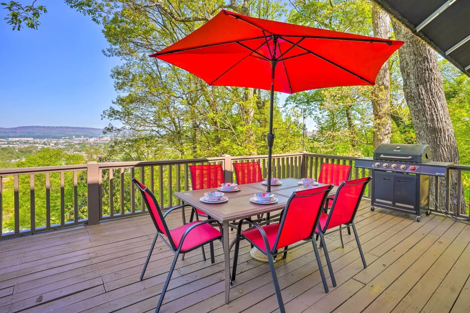 Chattanooga Vacation Rental | 2BR | 2BA | Stairs Required | 1,688 Sq Ft
