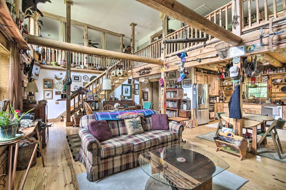 Front Royal Vacation Rental | 4BR | 3BA | 5,000 Sq Ft | Stairs Required