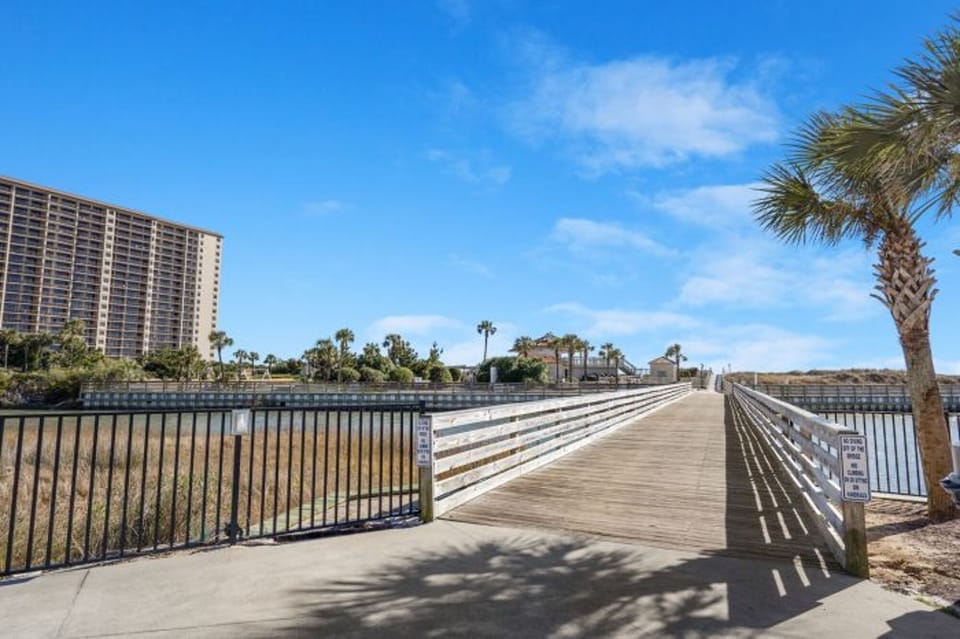 Beautiful skies plus beautiful landscapes make for a perfect beach vacation.