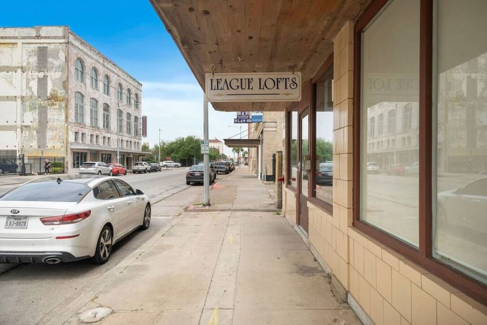 Come stay at the historic League Lofts on Moody Avenue