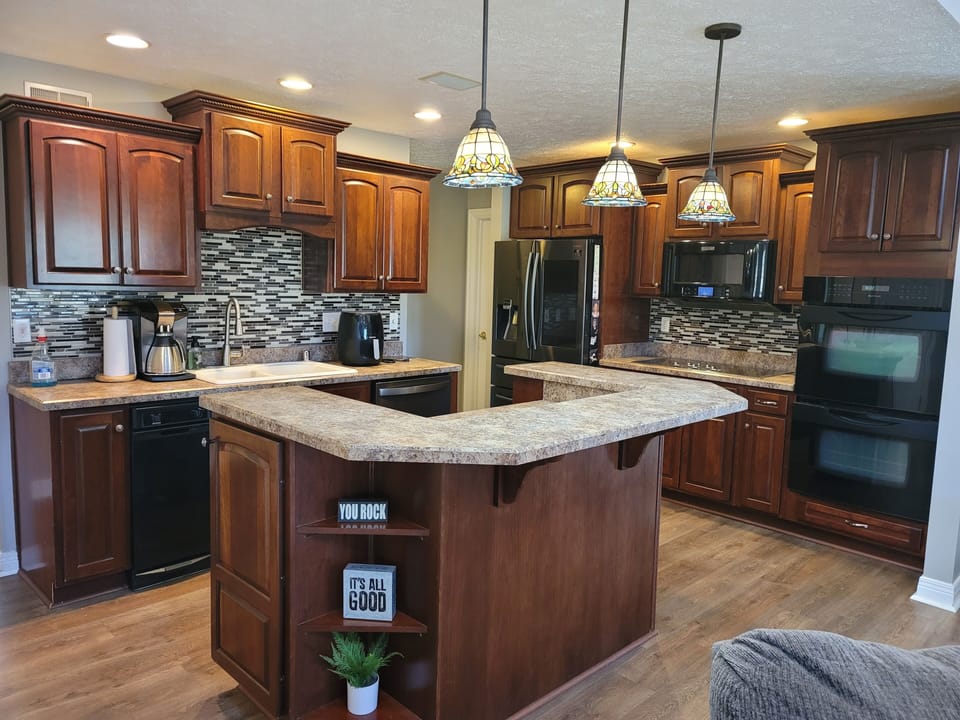 Kitchen with plenty of prep room.