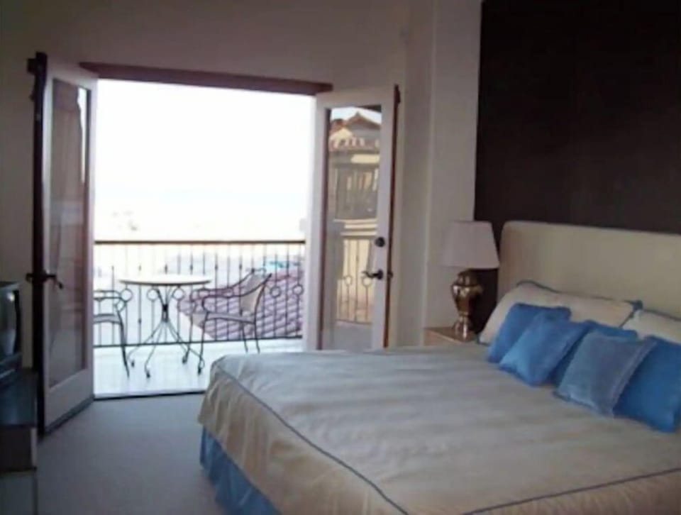 Masters BR (king) upstairs has balcony, TV, large bathroom, walk-in closet