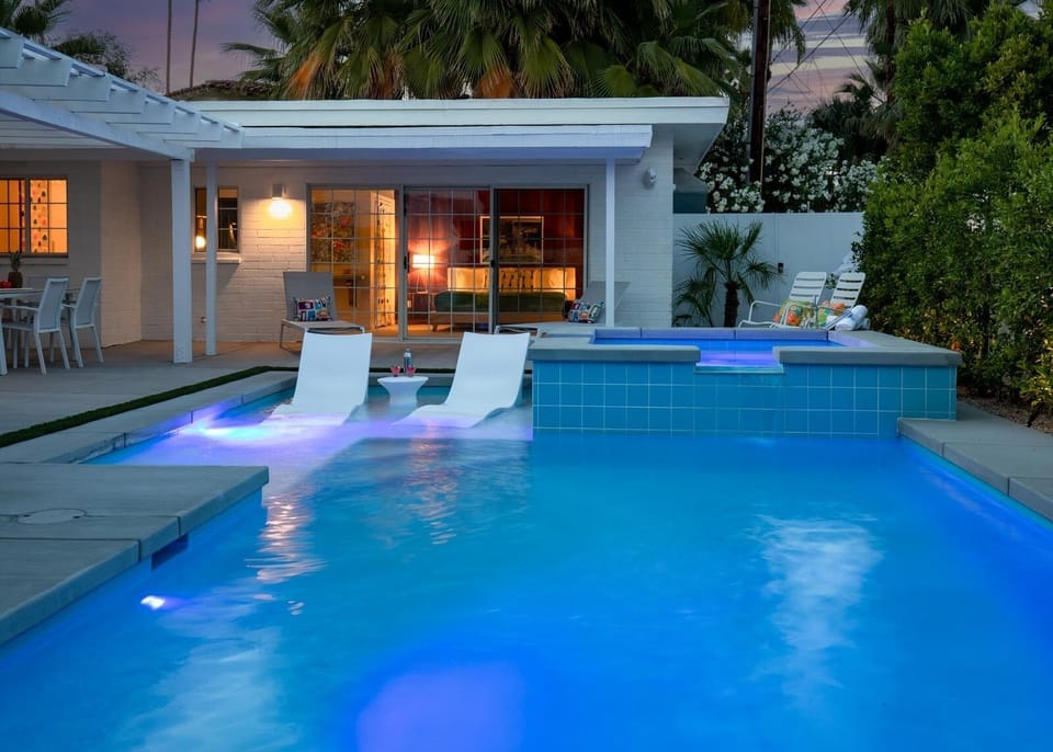 Multiple colors for the pool & spa lights