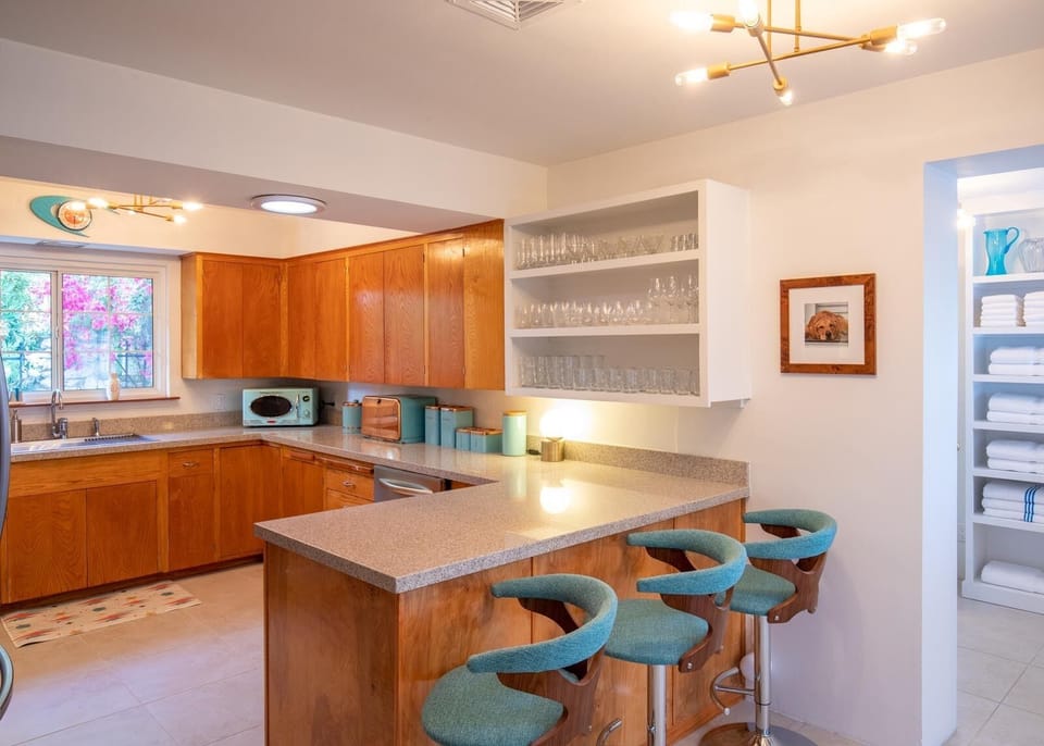 Breakfast bar/laptop workstation