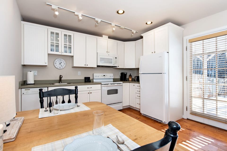 Kitchen and dining area