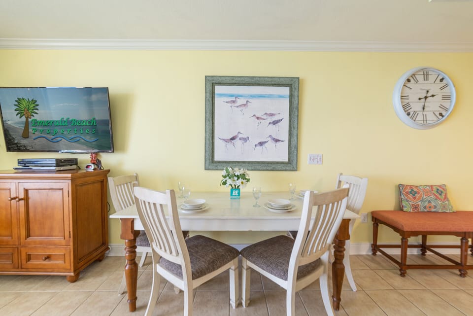 Casual coastal décor throughout