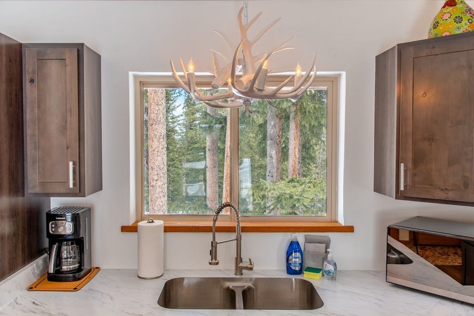 A cheerful space with great amenities and beautiful woodland views