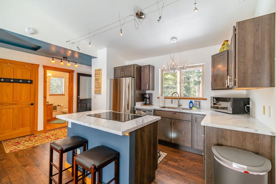 Fully stocked with all the cooking, baking and serving dishes you will need