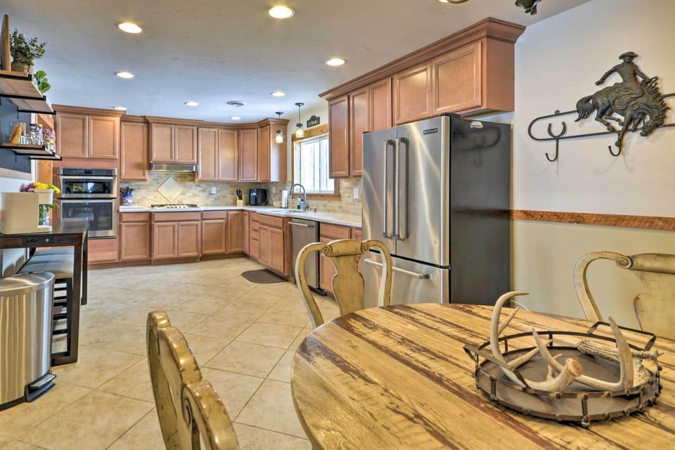 Kitchen | Breakfast Table