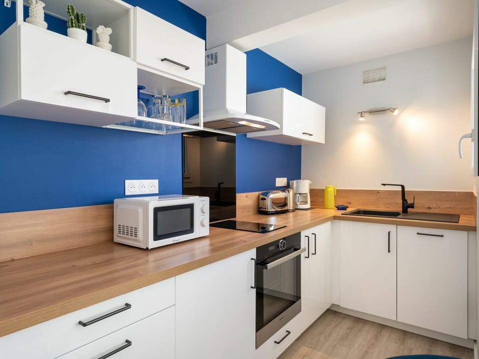 Plant, Water, Property, Furniture, Building, Table, Window, Azure, Chair, Interior Design