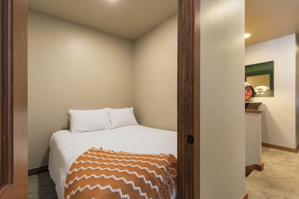 5th Bedroom - Queen - Adjacent to the loft (3rd Floor)