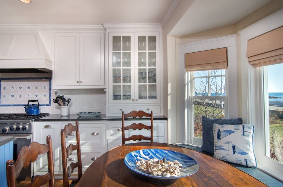 Kitchen and dining room area.