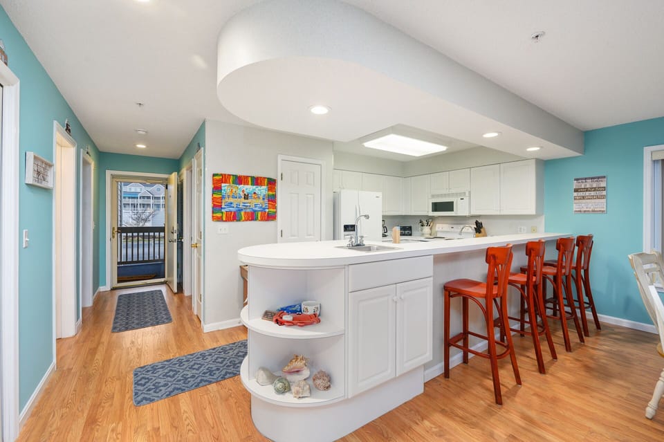 The breakfast bar is the idea space to grab a quick bite before heading out for a day of fun in the sun!