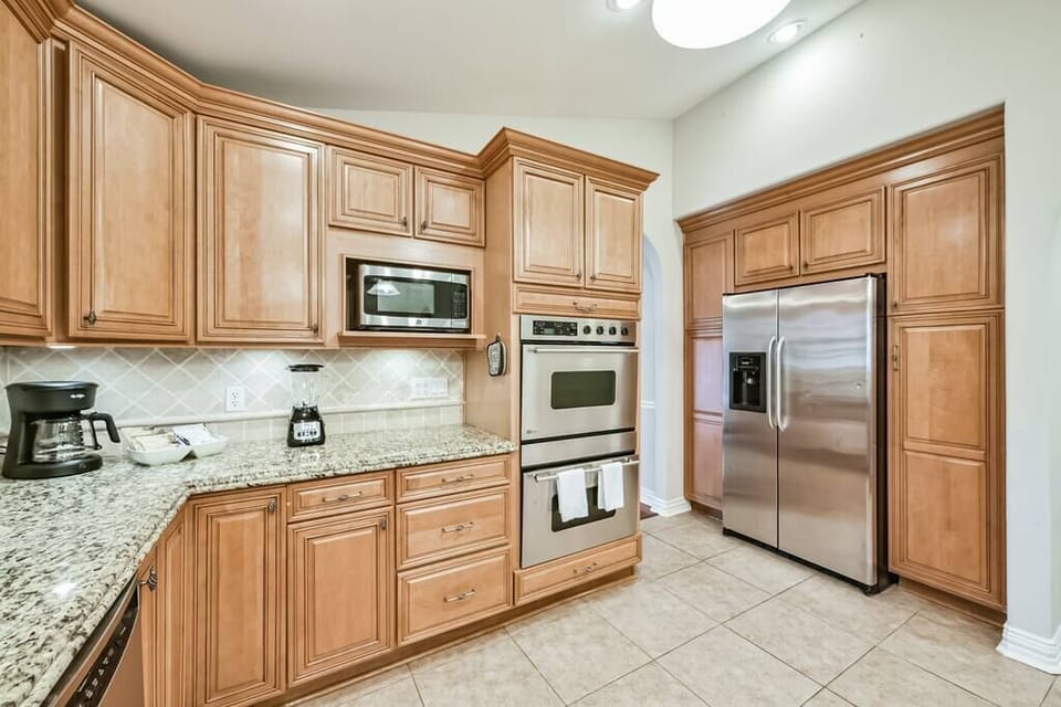Kitchen with extra amenities:

Coffee maker, blender, microwave, toaster, flatware, dishes, drink glasses, mugs, pots, pans, cutting board, cooking utensils, dish soap, paper towels, cleaning products, oil, sugar, spices, tea, coffee, first aid...