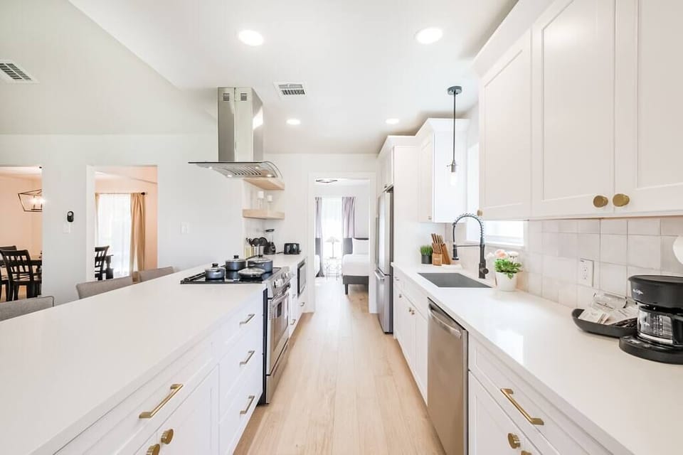 Kitchen with extra amenities:

Coffee maker, blender, microwave, toaster, flatware, dishes, drink glasses, mugs, pots, pans, cutting board, cooking utensils, dish soap, paper towels, cleaning products, oil, sugar, spices, tea, coffee, first aid...