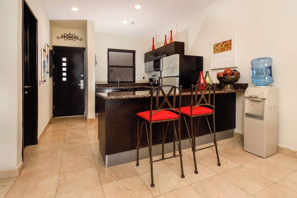 Sip some drinks and keep the designated chef company in the kitchen!