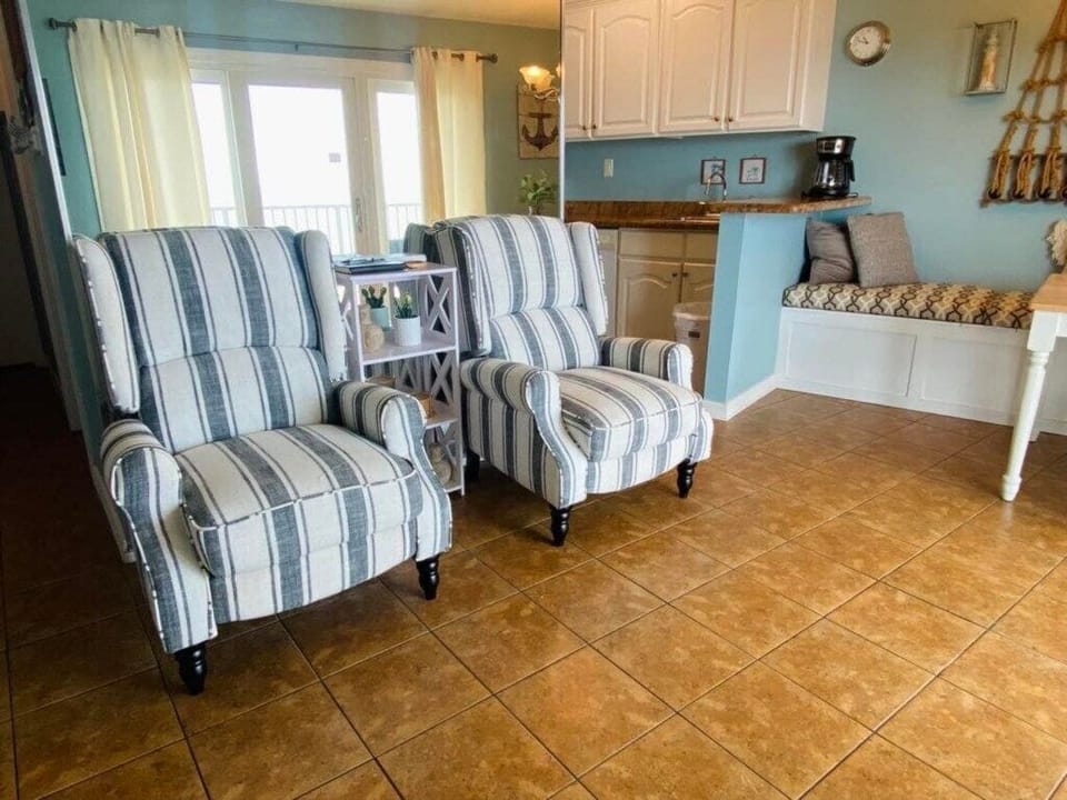 Sitting Chairs
