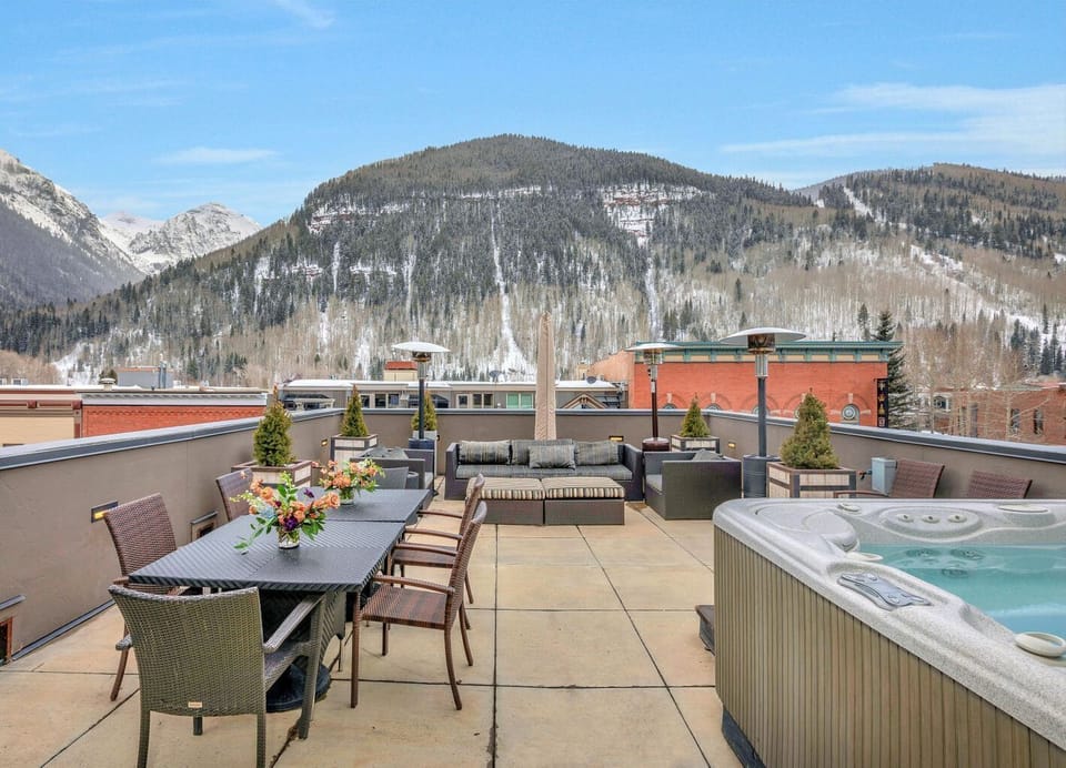 Roof top hot tub!
